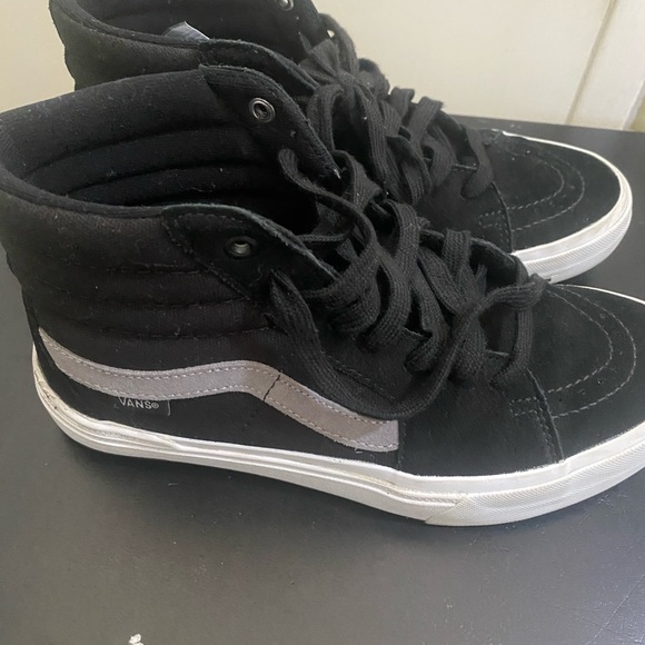 Vans Black and White High-Top Skate Shoes - Picture 2 of 4